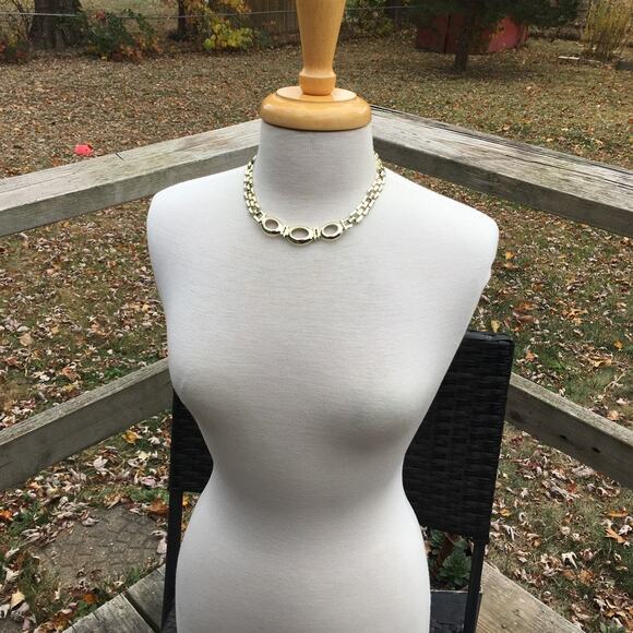 Vintage gold tone open circle collar necklace - Picture 8 of 8